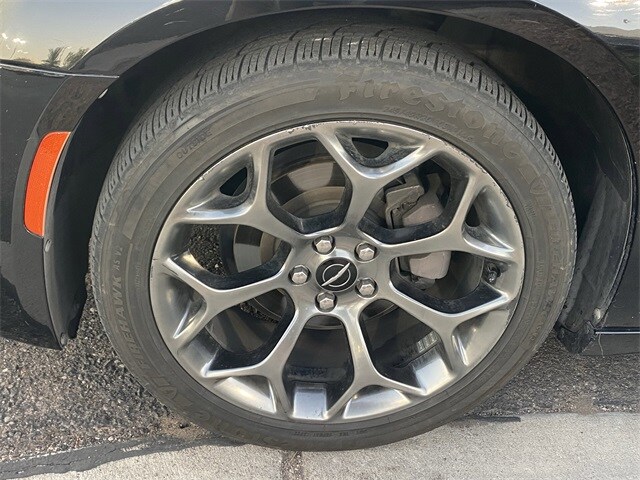 2018 Chrysler 300 Touring photo 4