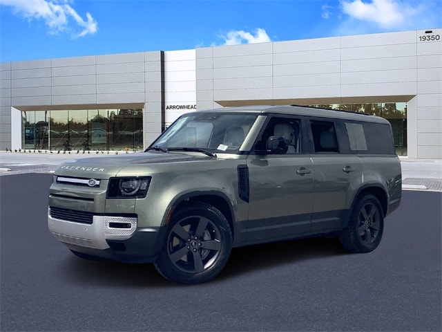 2025 Land Rover Defender S's photo