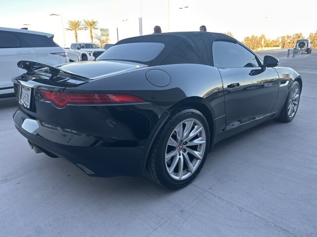 2017 Jaguar F-TYPE Premium photo 3