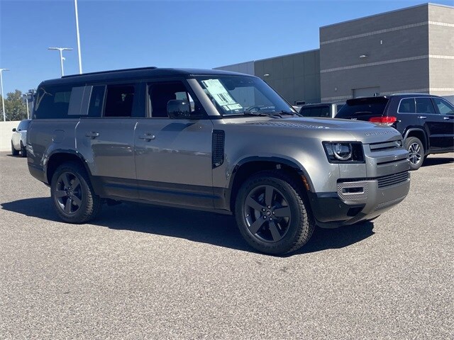 2025 Land Rover Defender 130 X-Dynamic SE photo 3