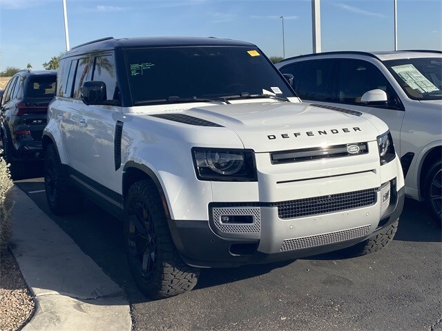 2024 Land Rover Defender 110 S photo 3