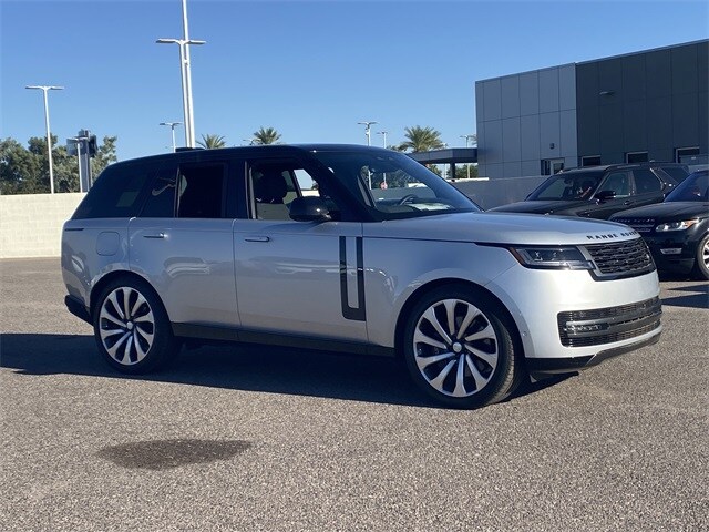 2025 Land Rover Range Rover SE photo 2