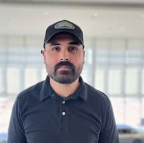 Staff member Arturo Nieto from ID_8d6066996ab4