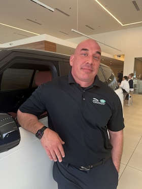 Staff member Noah Whitney from ID_8d6066996ab4