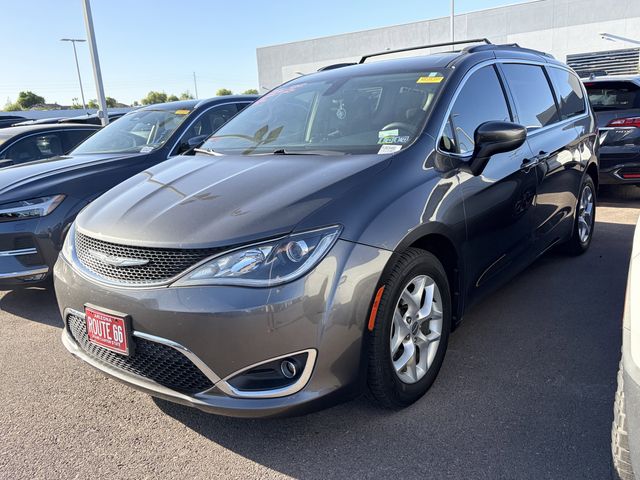 2017 Chrysler Pacifica Touring Plus's photo