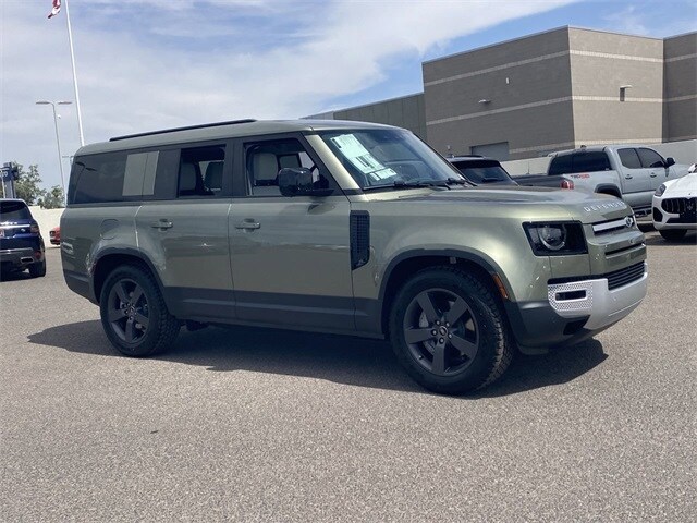 2025 Land Rover Defender 130 S photo 4