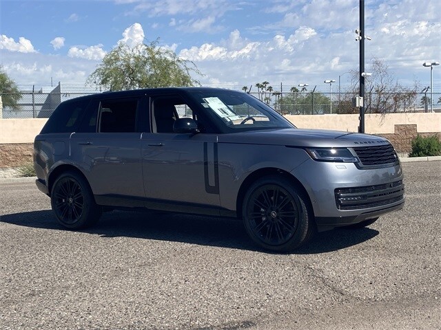 2025 Land Rover Range Rover SE photo 4