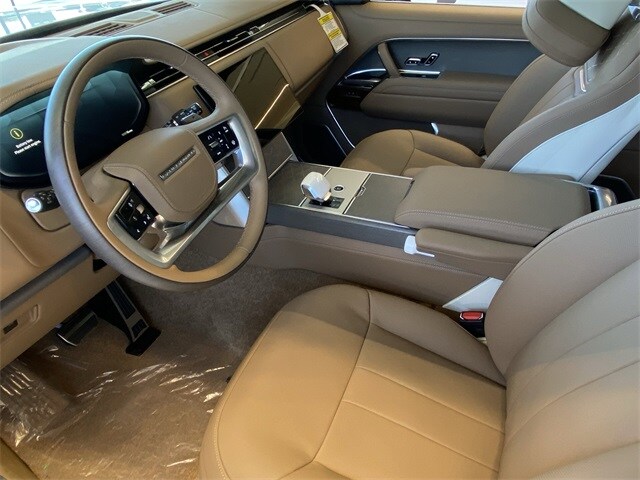 2025 Land Rover Range Rover SV photo 4