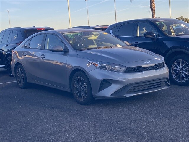 2023 Kia Forte LXS photo 3