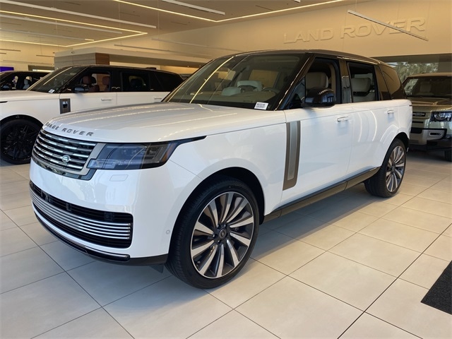 2025 Land Rover Range Rover SV's photo
