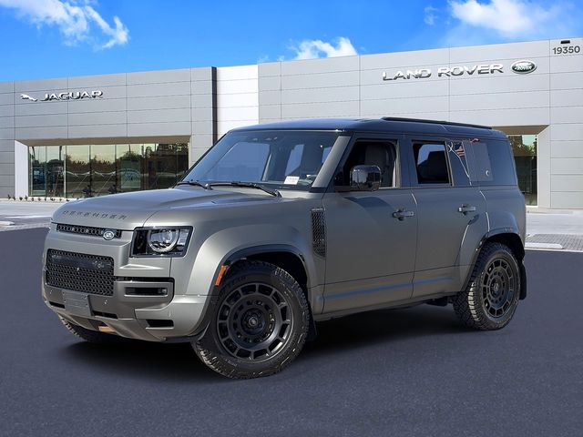 2025 Land Rover Defender 110 Octa Edition One P635's photo