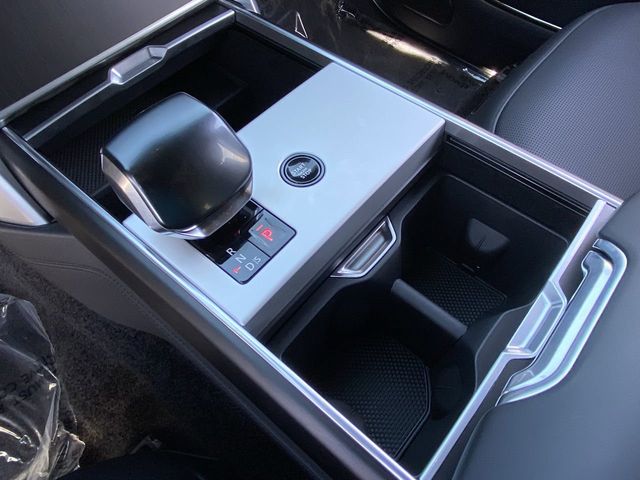 2025 Land Rover Range Rover SV - Photo 9