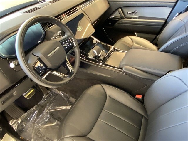 2025 Land Rover Range Rover Sport SE photo 4