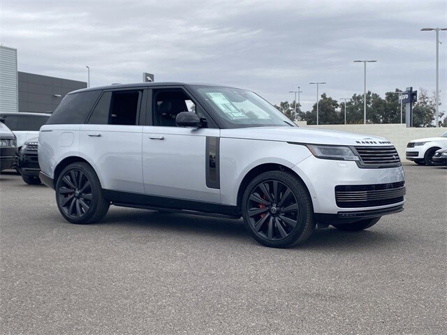2025 Land Rover Range Rover SV photo 4