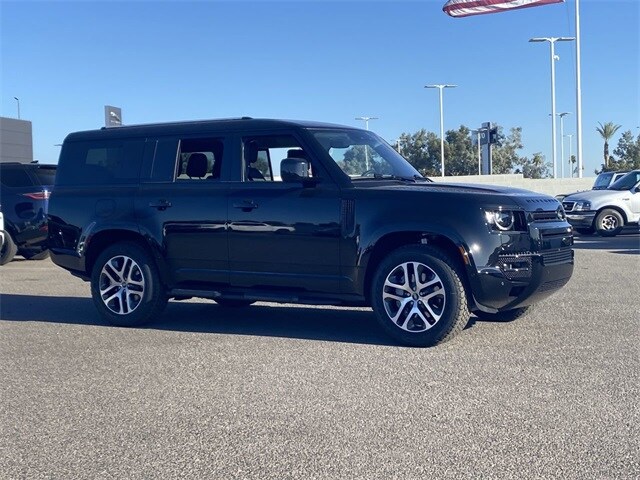 2025 Land Rover Defender 130 X-Dynamic SE photo 4