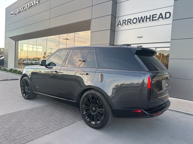 2024 Land Rover Range Rover SE photo 2
