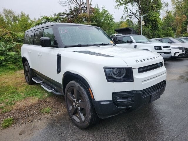 2023 Land Rover Defender 130 X-Dynamic SE photo 4