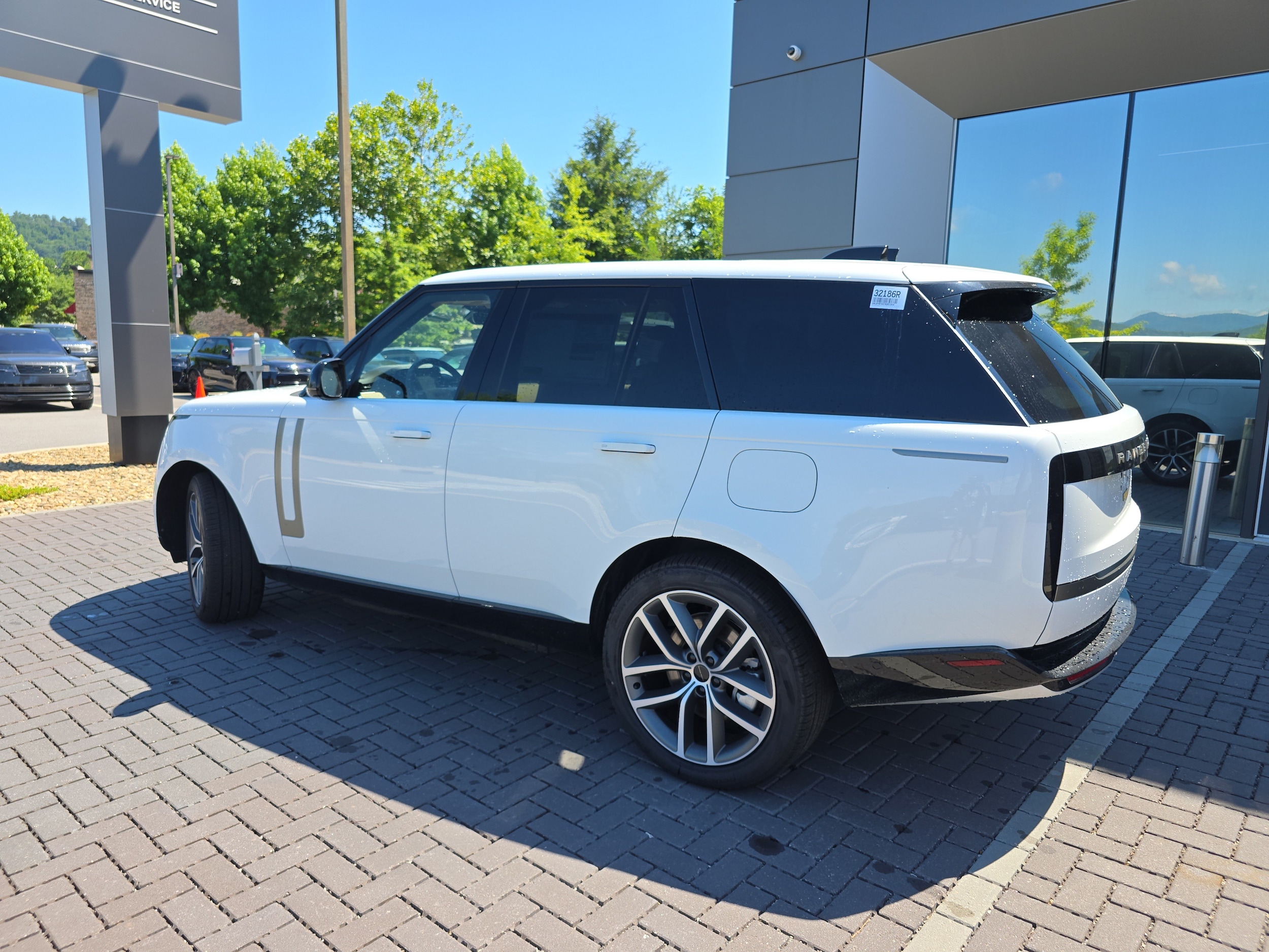 2026 Land Rover Range Rover SE - Photo 7