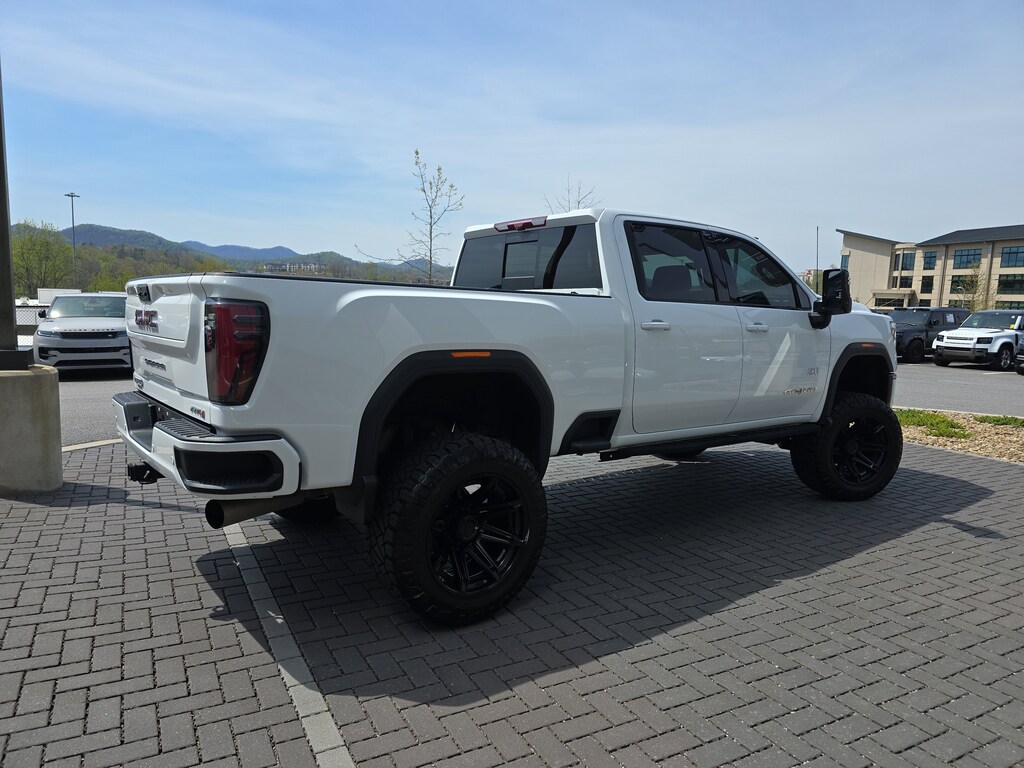 Used 2024 GMC Sierra 2500HD 4WD Crew Cab 159 AT4