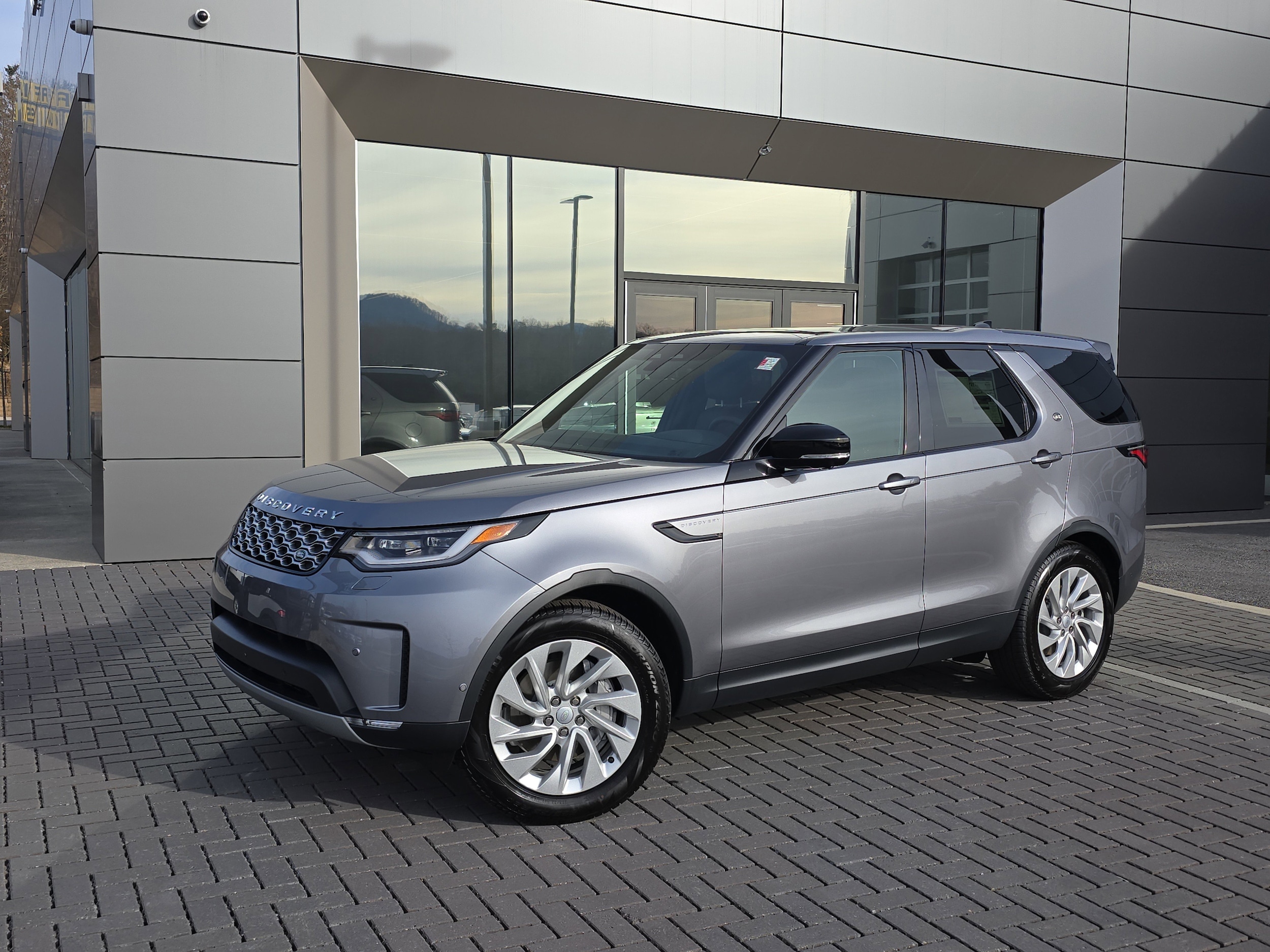 2026 Land Rover Discovery S