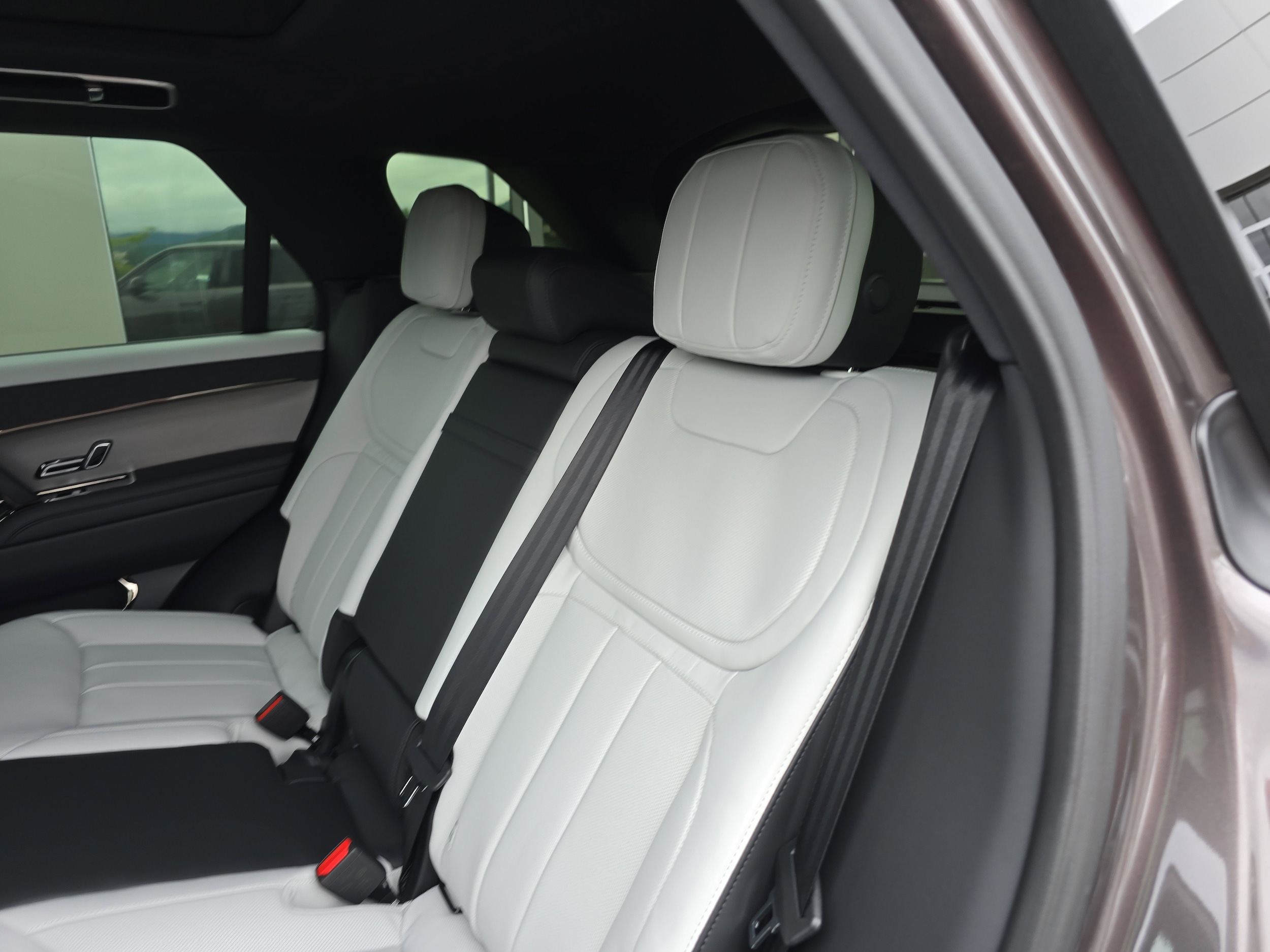 2025 Land Rover Range Rover Sport Dynamic SE - Photo 16
