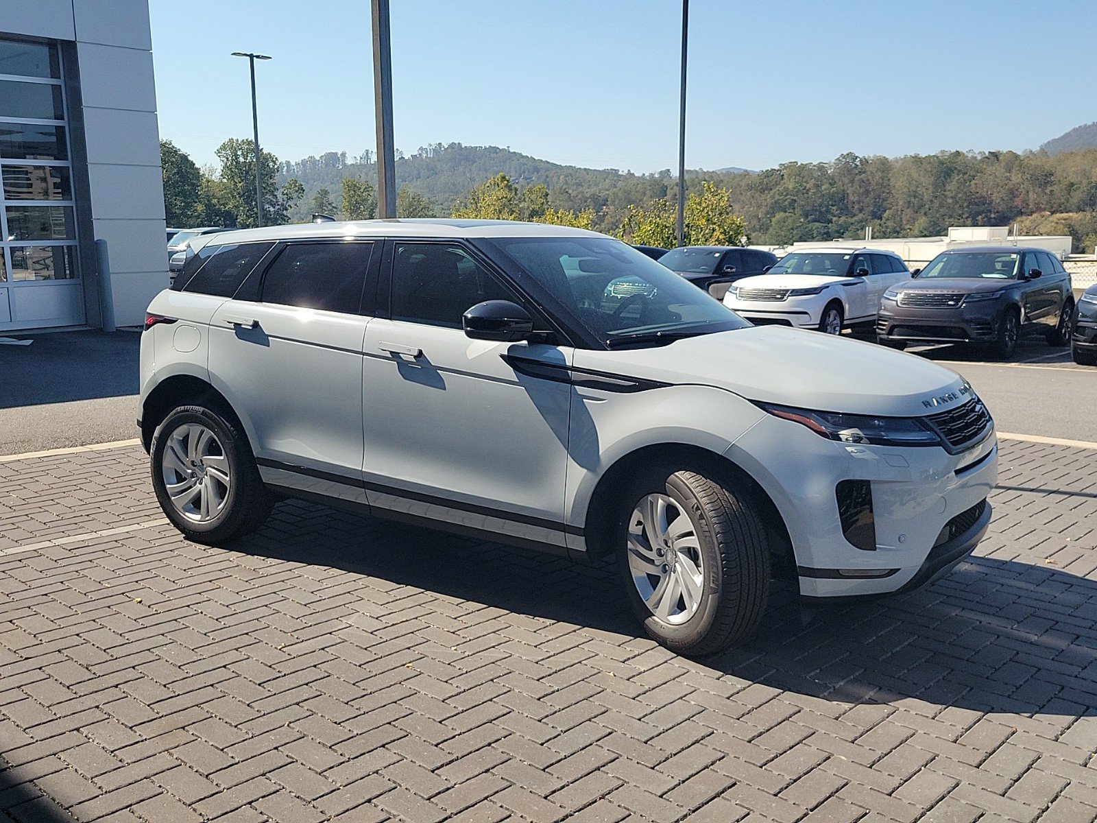2025 Land Rover Range Rover Evoque S photo 3