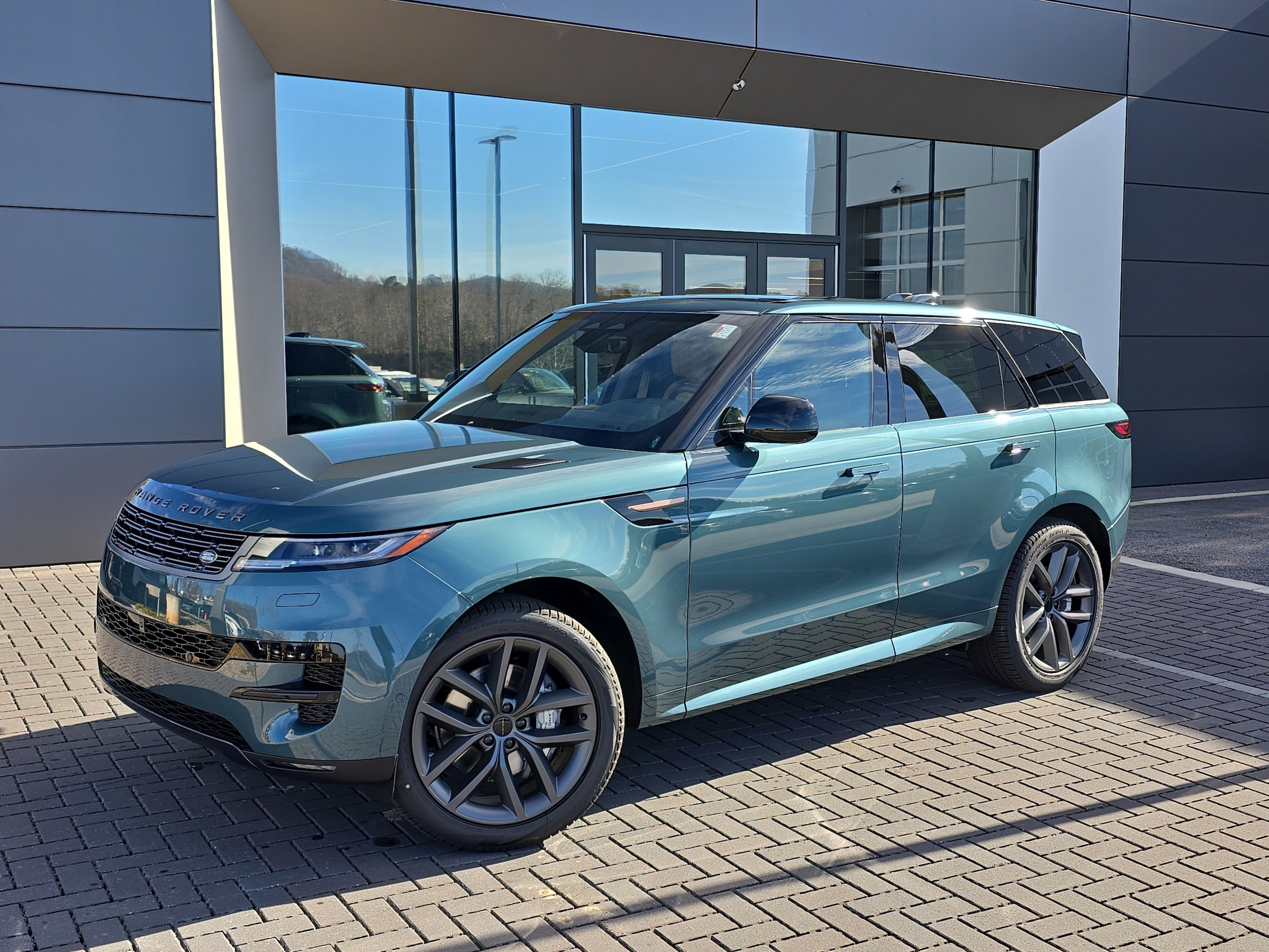 2026 Land Rover Range Rover Sport SE's photo