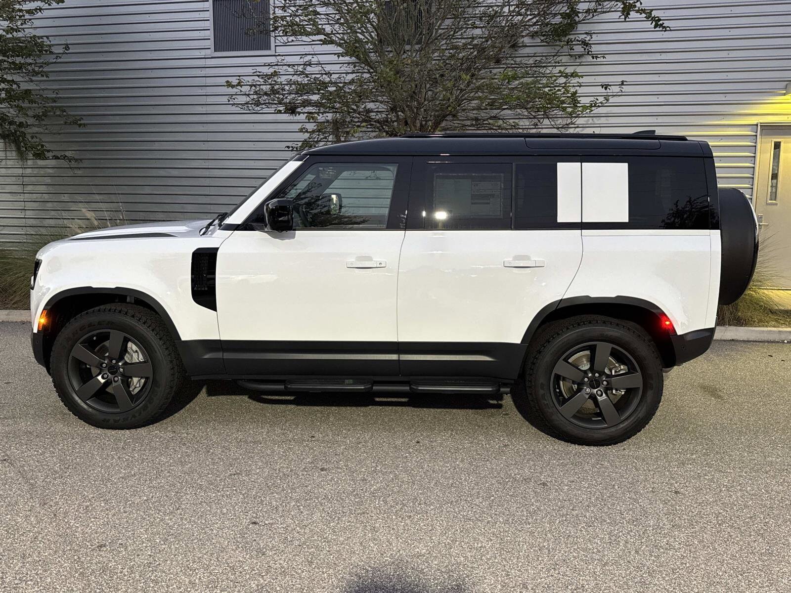 2026 Land Rover Defender 110 S photo 2