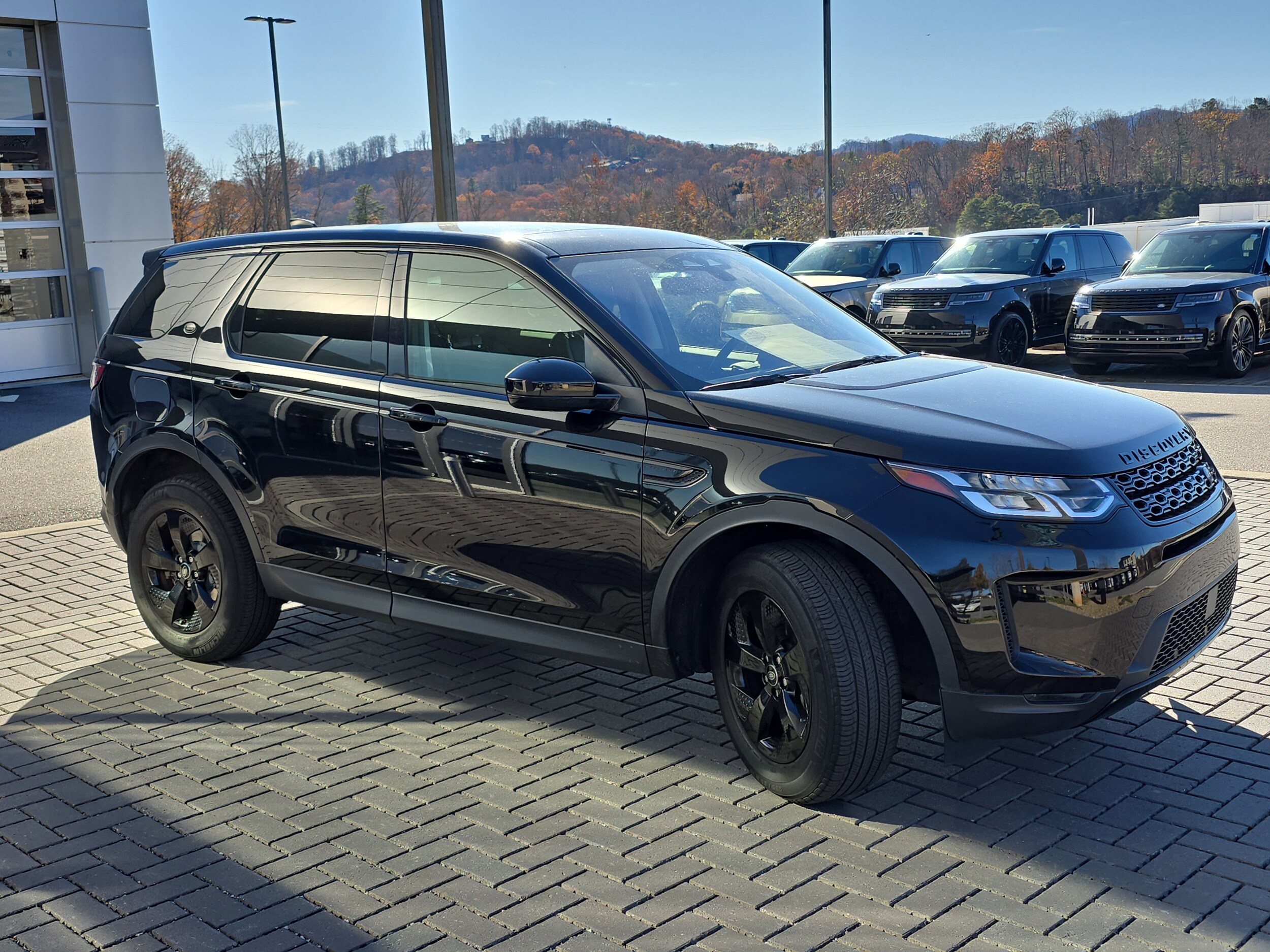 2023 Land Rover Discovery Sport S photo 2
