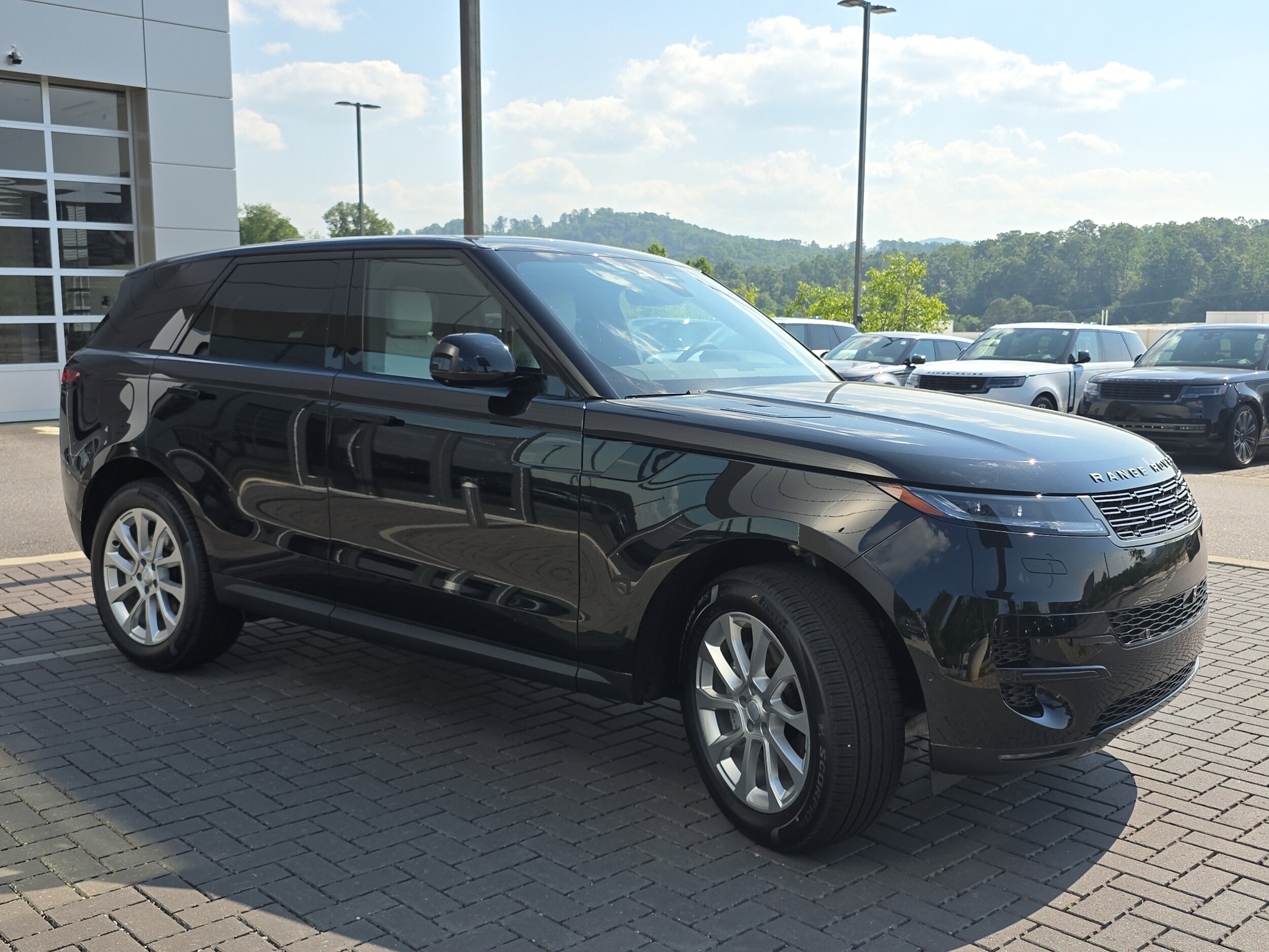 2025 Land Rover Range Rover Sport photo 3