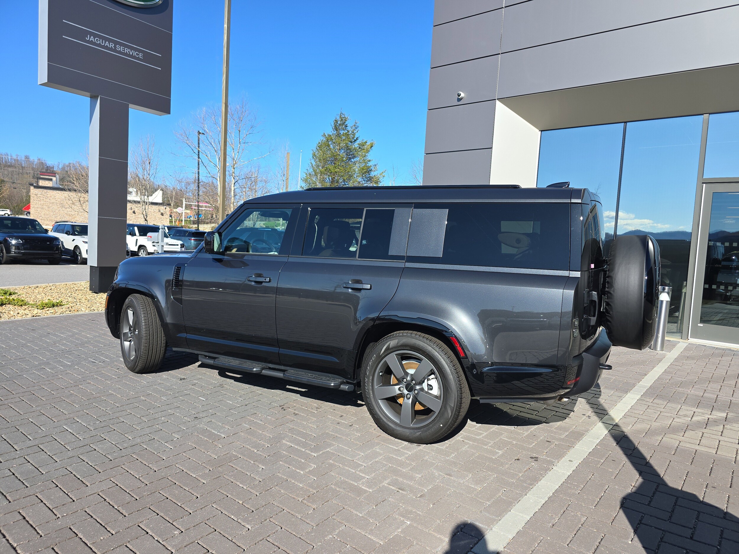 2026 Land Rover Defender X-Dynamic SE - Photo 8
