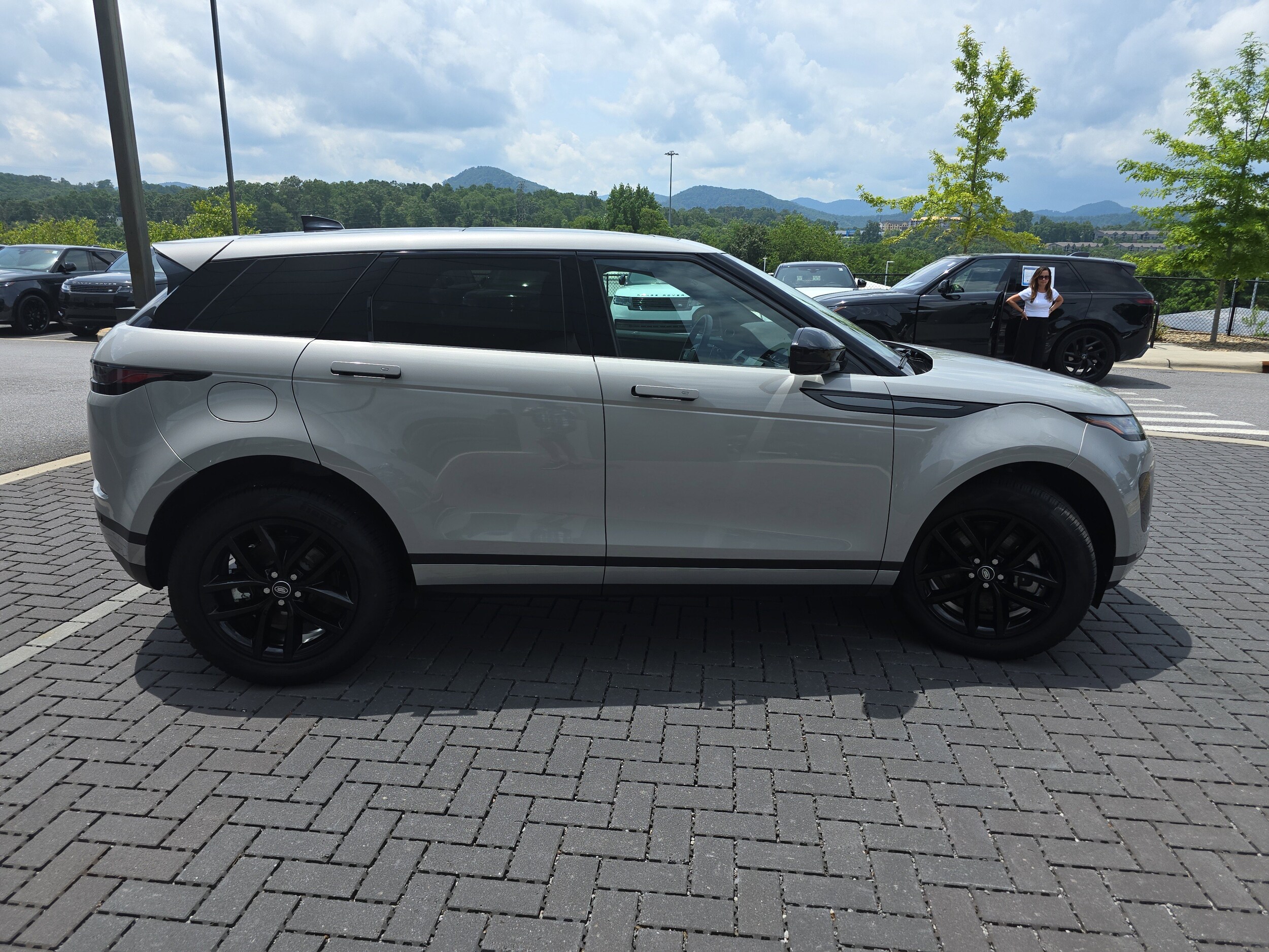 2025 Land Rover Range Rover Evoque S photo 2