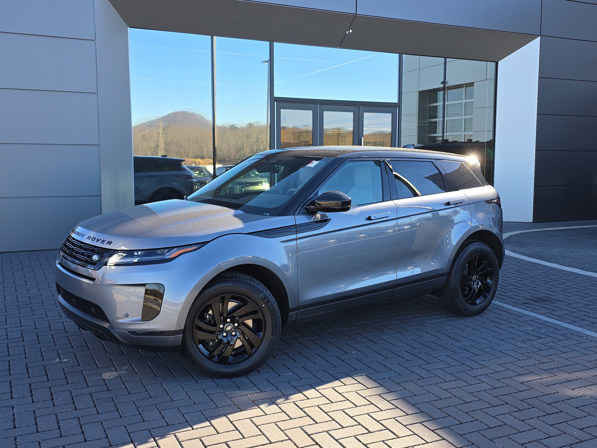 2026 Land Rover Range Rover Evoque S's photo