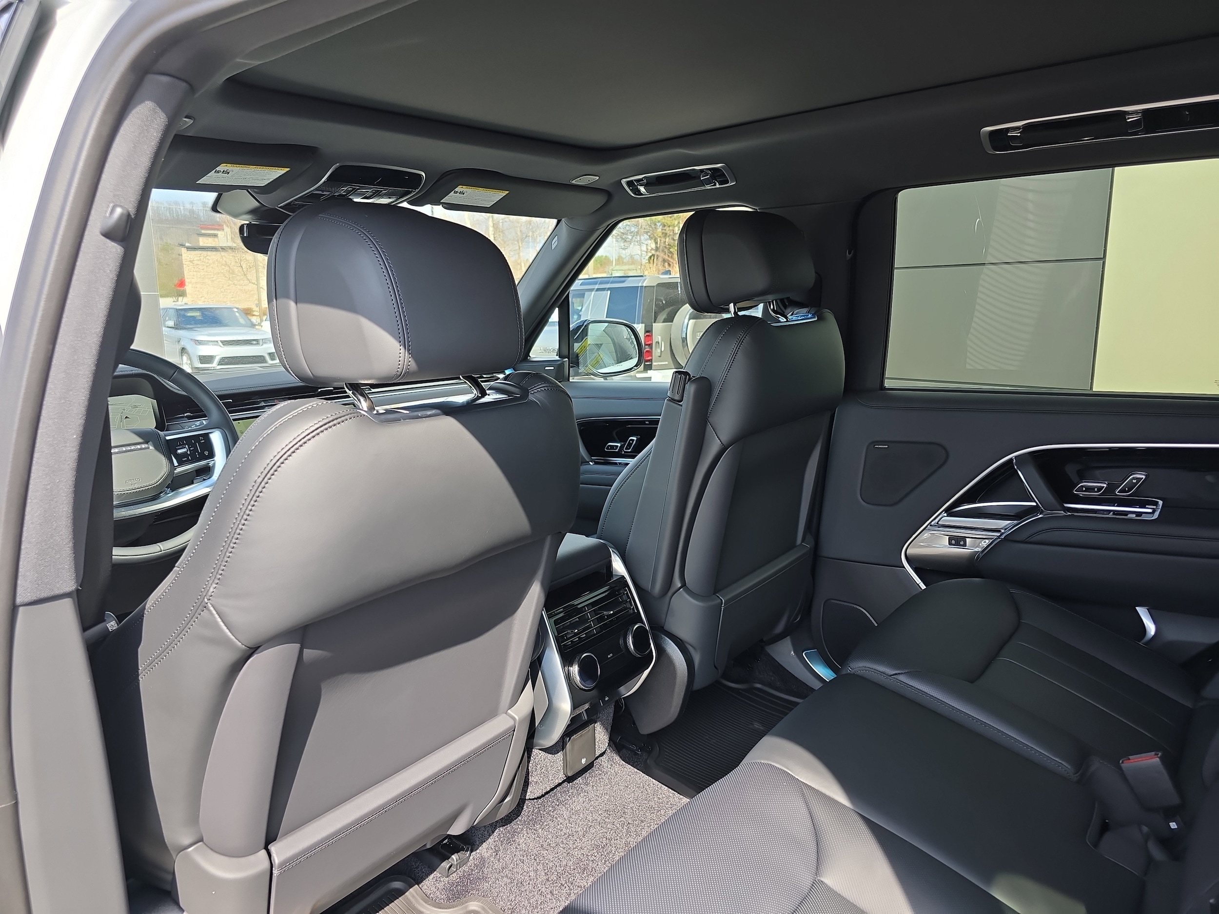2026 Land Rover Range Rover SE - Photo 17