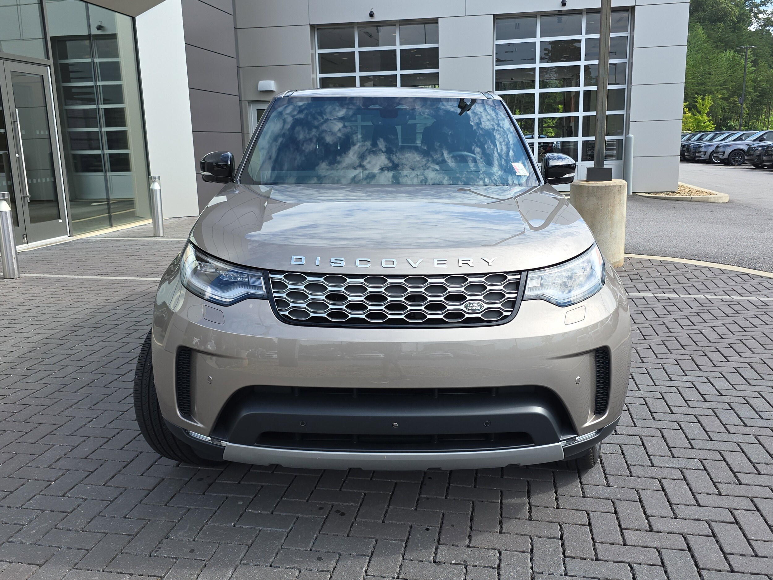 2025 Land Rover Discovery P300 S photo 2
