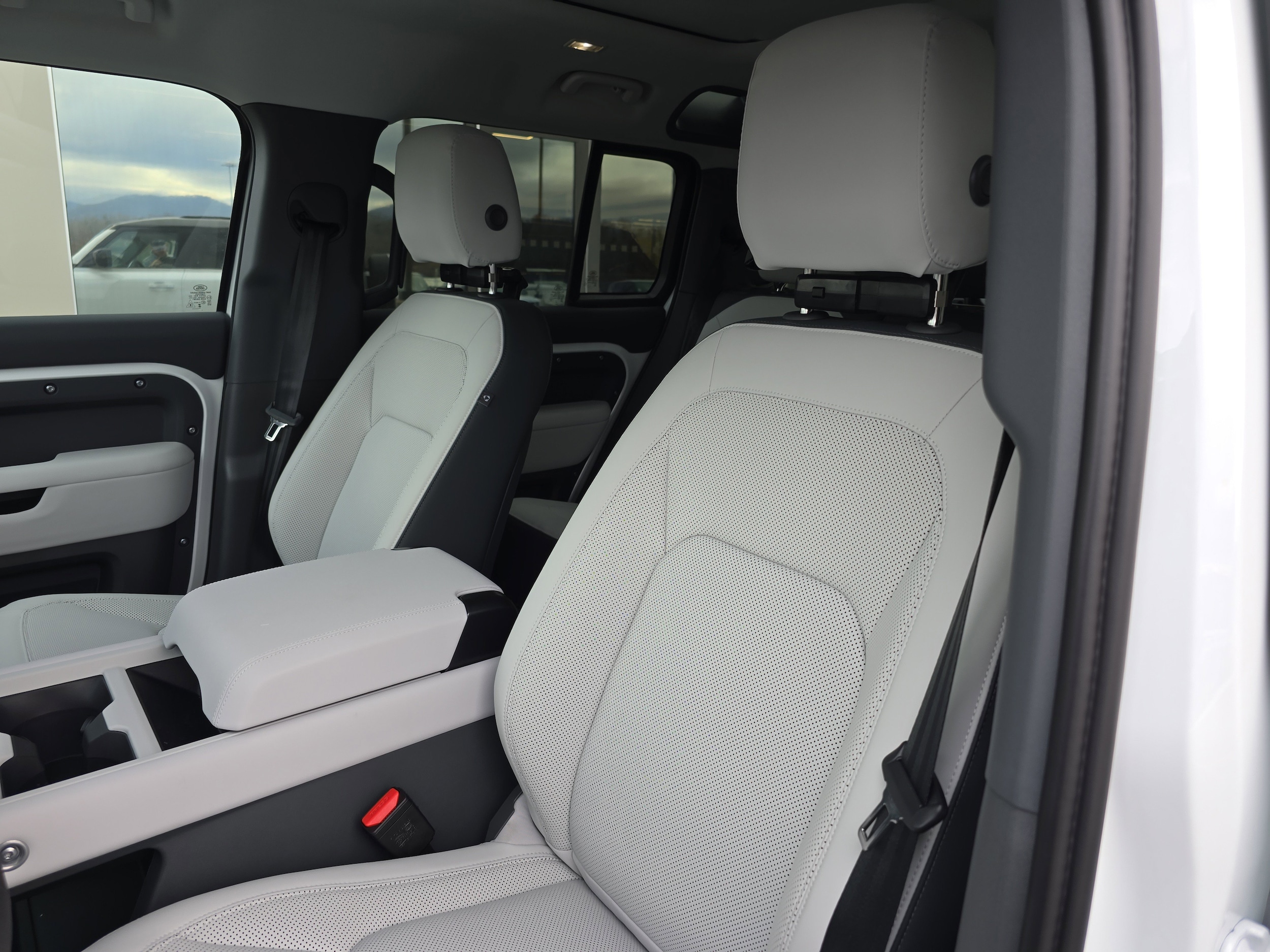 2026 Land Rover Defender X-Dynamic SE - Photo 21
