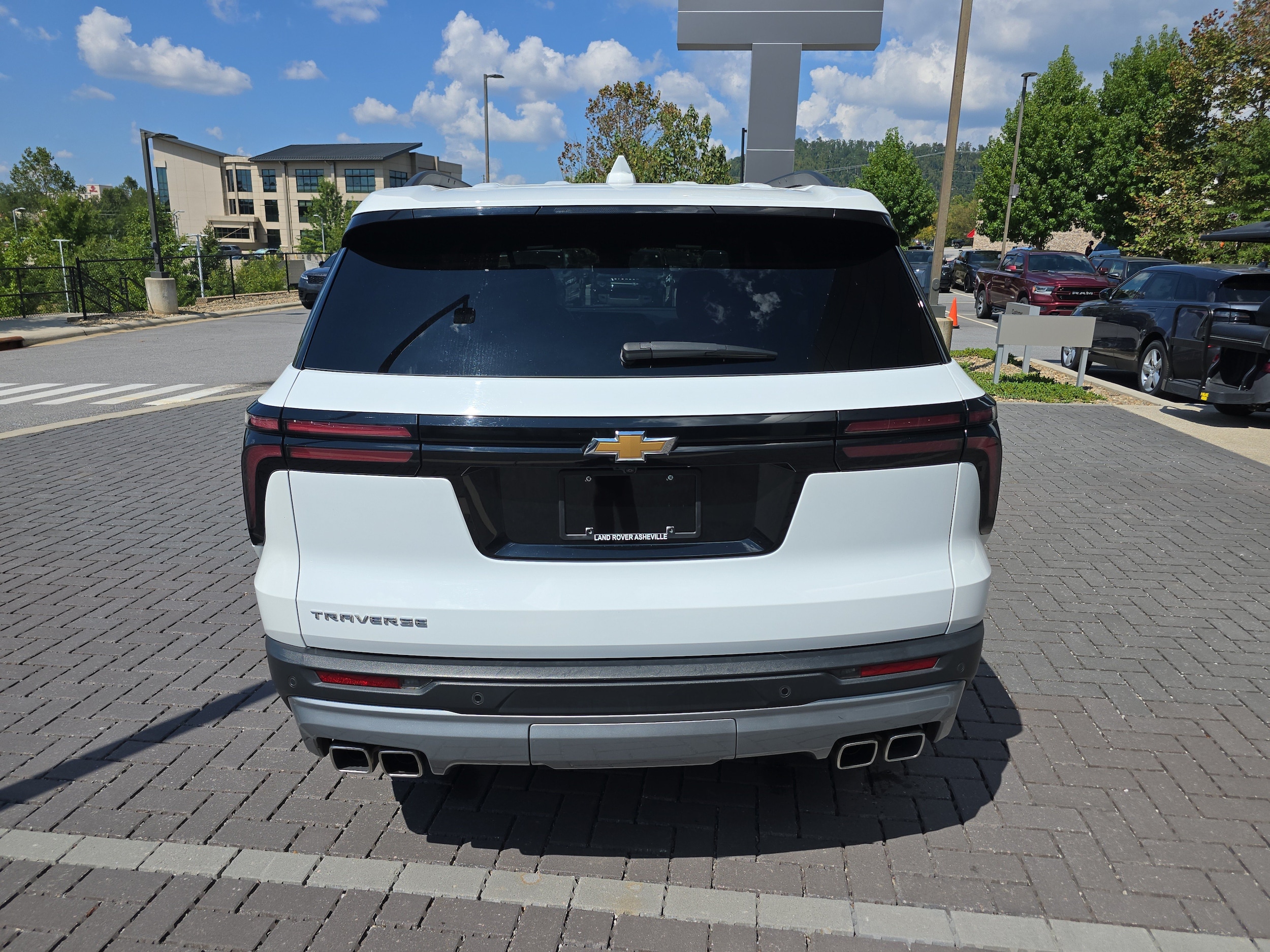 2025 Chevrolet Traverse LT - Photo 6