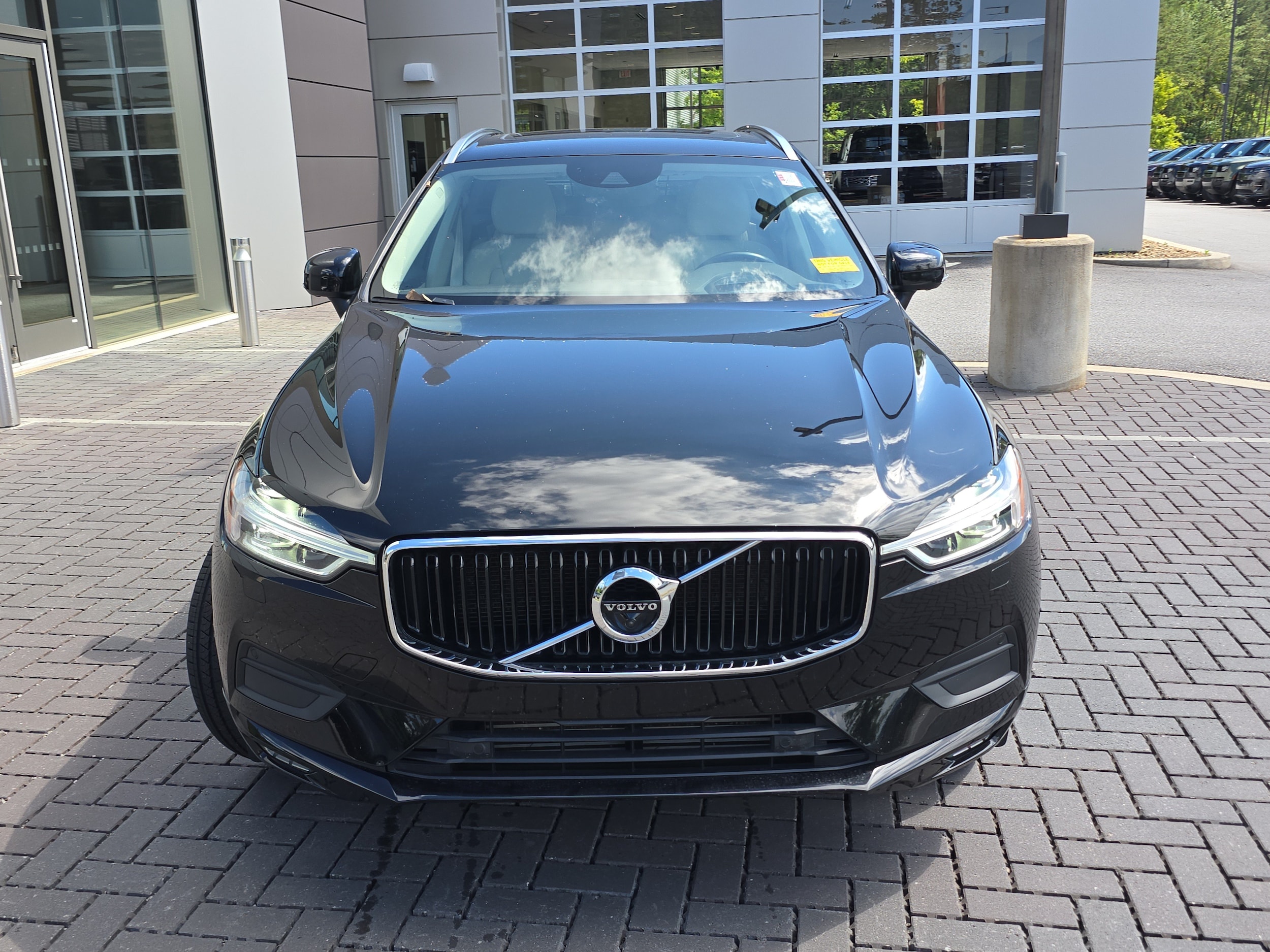 Used 2018 Volvo XC60 Momentum with VIN LYVA22RK3JB122743 for sale in Arden, NC