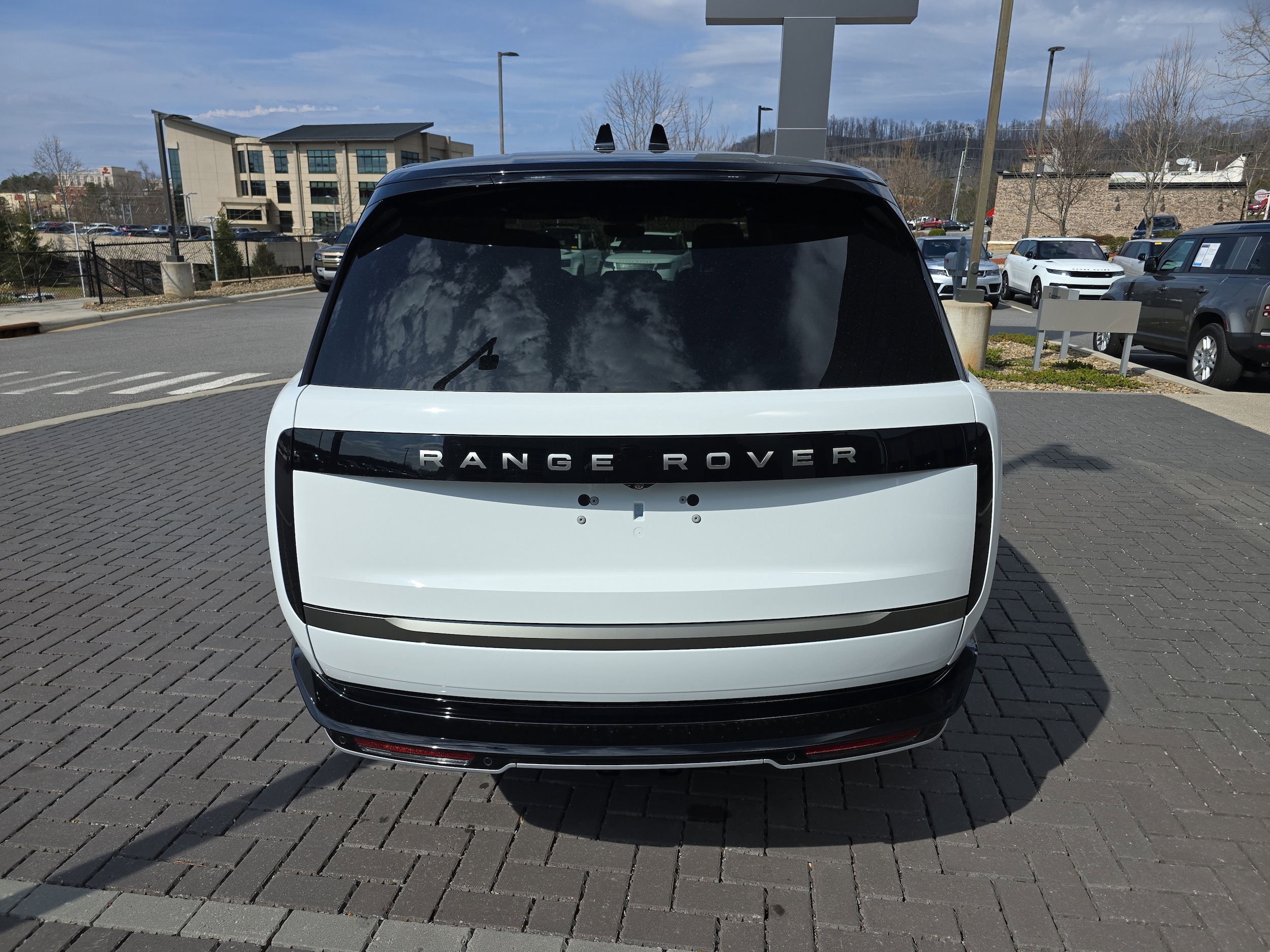 2026 Land Rover Range Rover SE - Photo 6