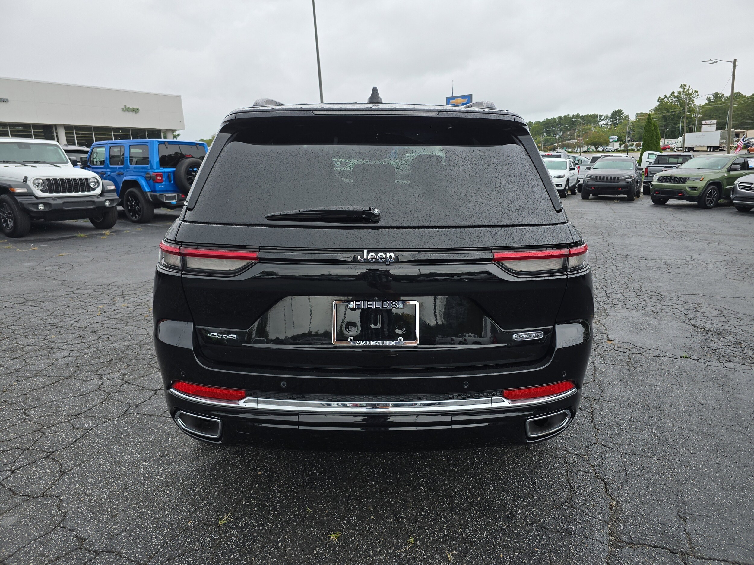 2022 Jeep Grand Cherokee Overland photo 2