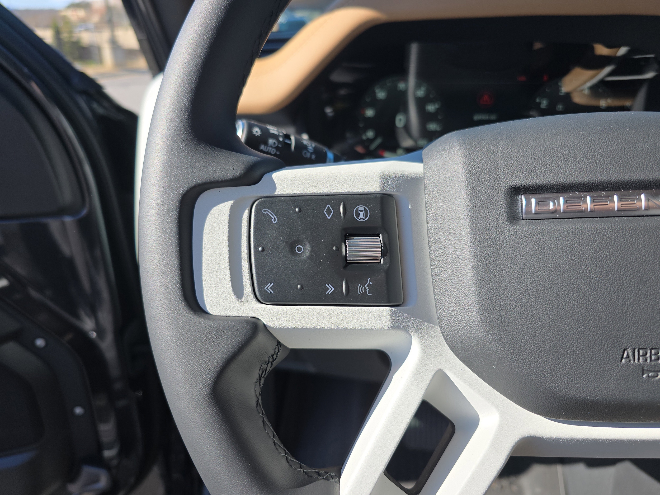 2026 Land Rover Defender X-Dynamic SE - Photo 31