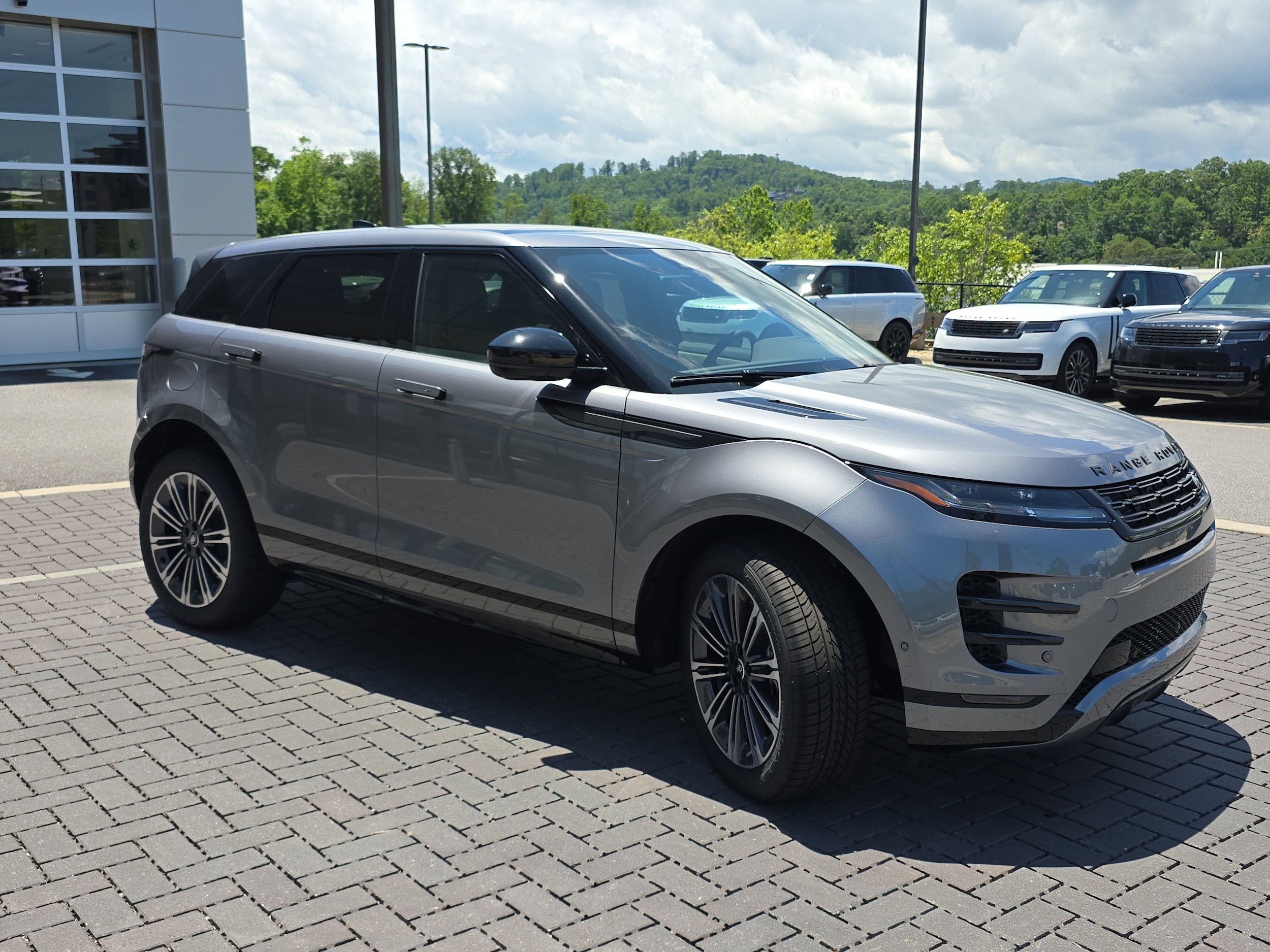 2026 Land Rover Range Rover Evoque Dynamic SE photo 3