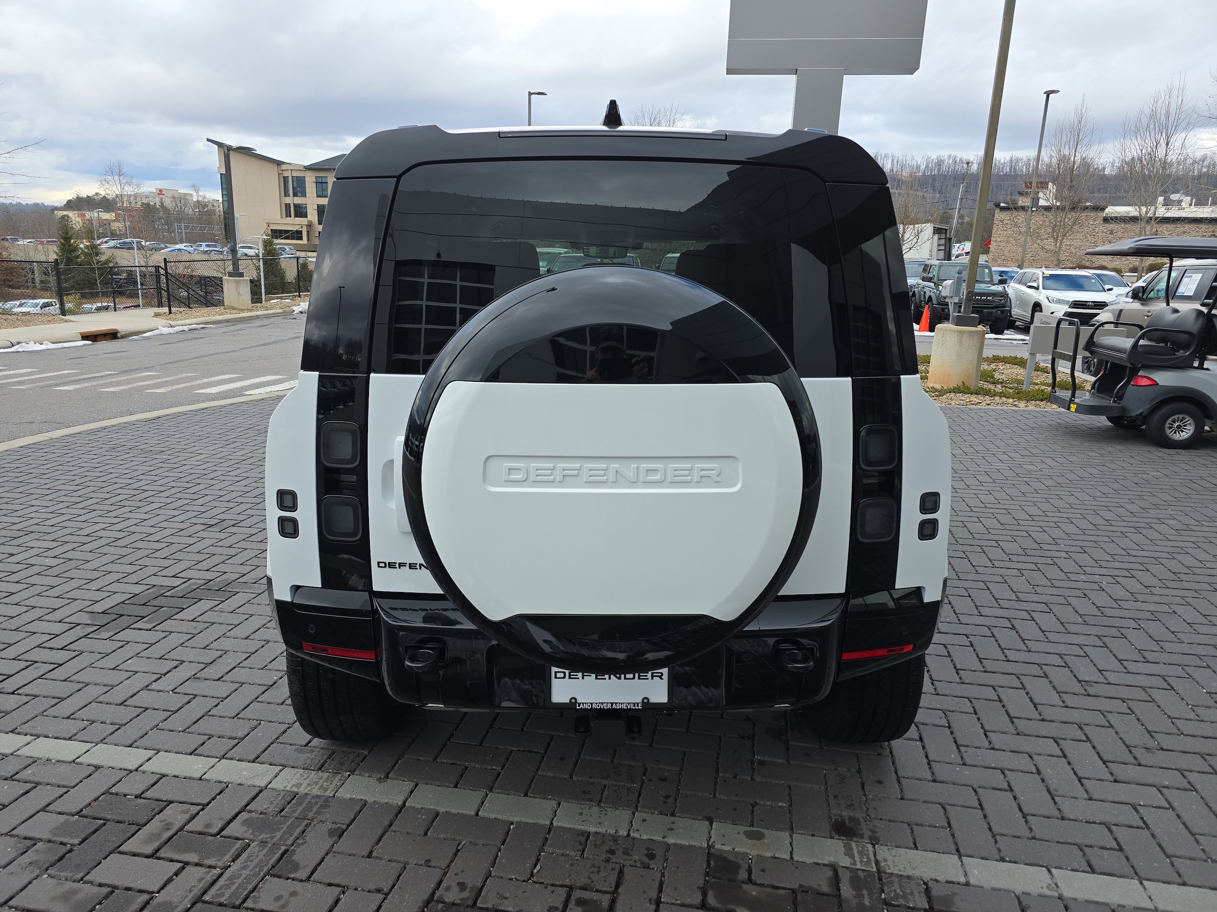 2026 Land Rover Defender X-Dynamic SE - Photo 6