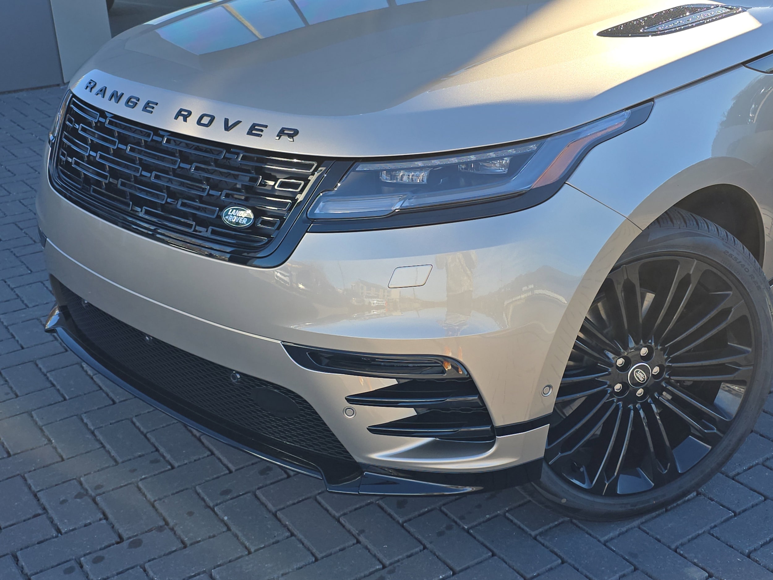 2026 Land Rover Range Rover Velar Dynamic SE - Photo 11