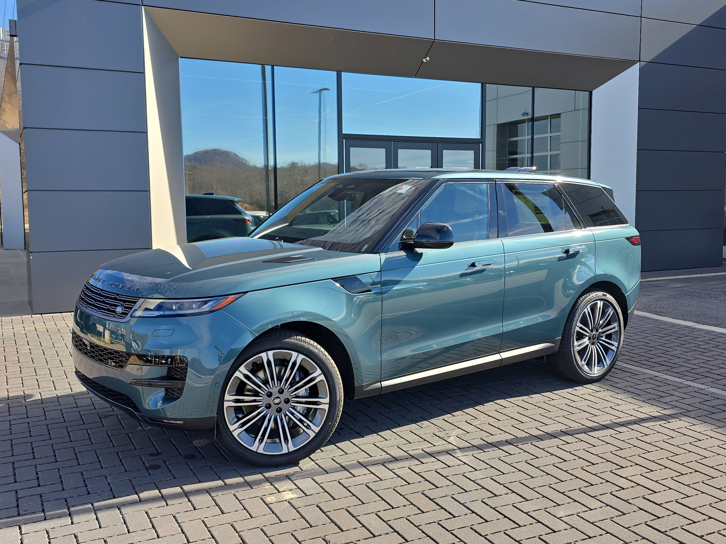 2025 Land Rover Range Rover Sport SE's photo