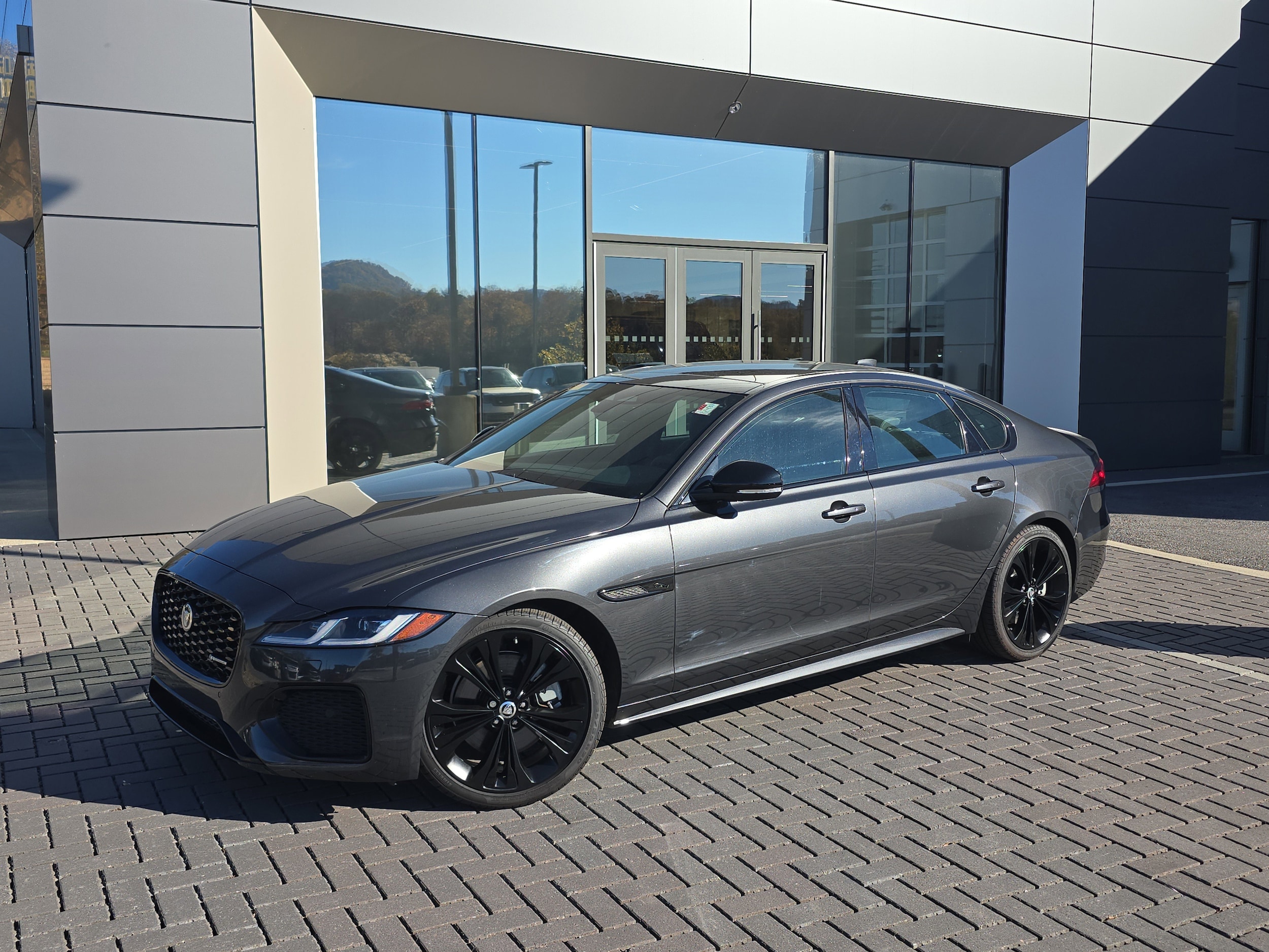 2024 Jaguar XF R-Dynamic SE's photo