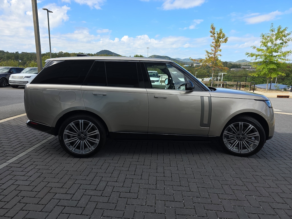 New 2025 Land Rover Range Rover SE 530PS SUV