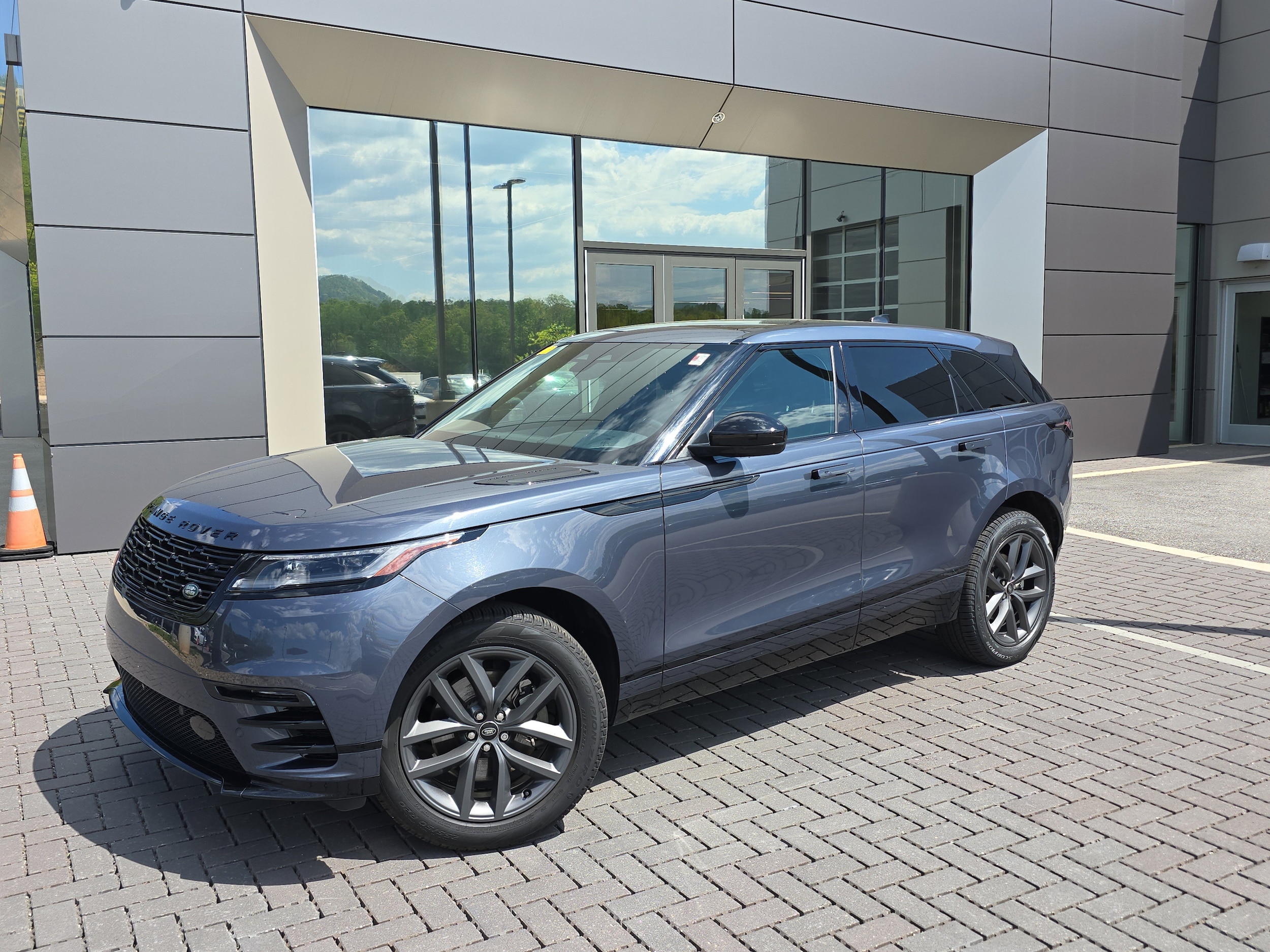 2024 Land Rover Range Rover Velar Dynamic SE