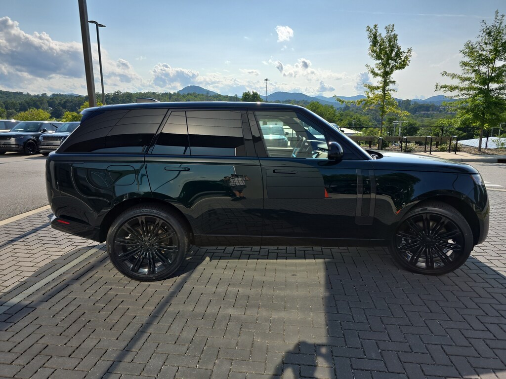 New 2026 Land Rover Range Rover SE SUV