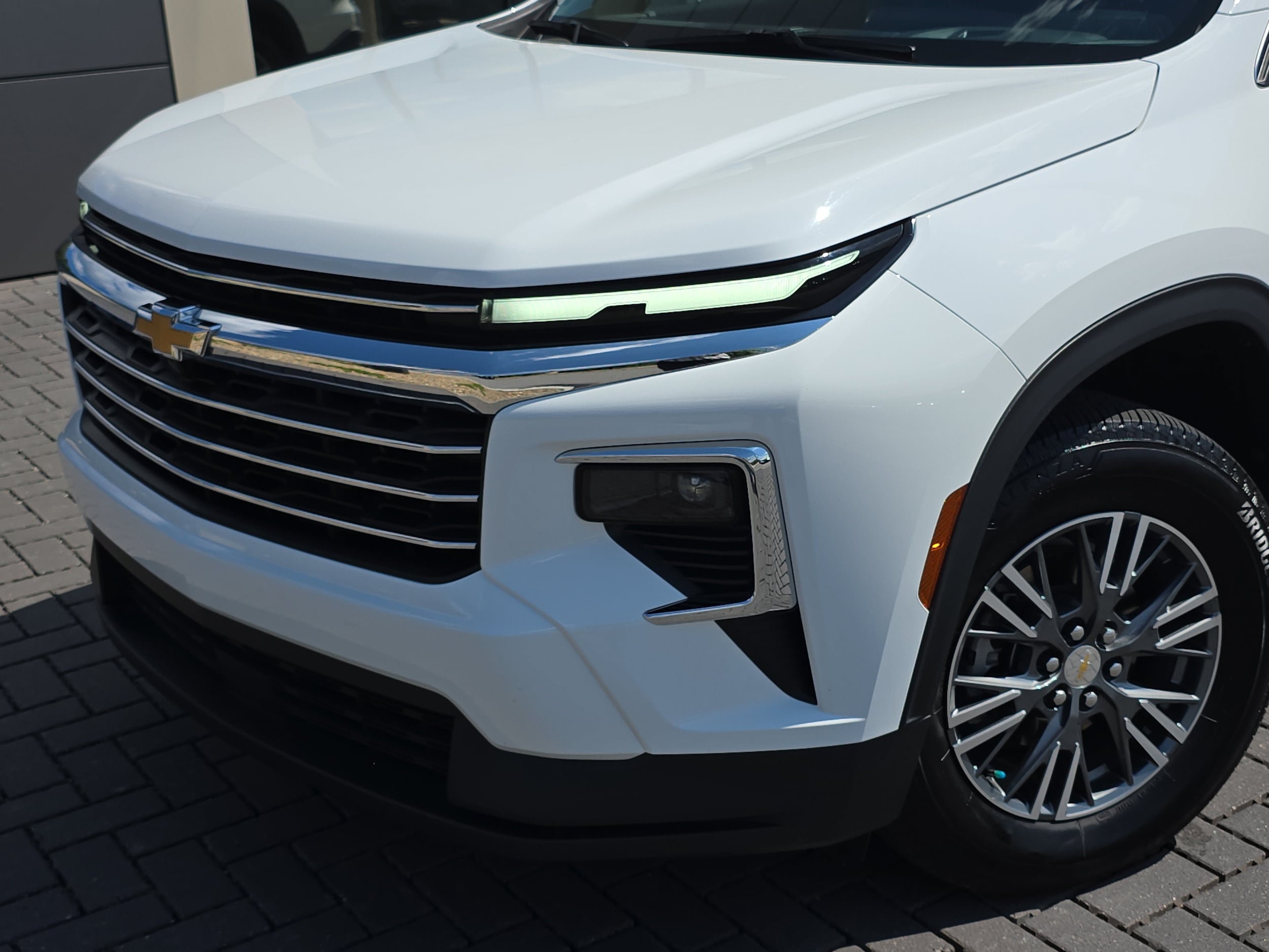 2025 Chevrolet Traverse LT - Photo 9